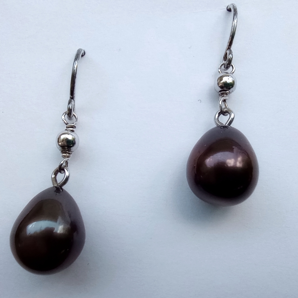 Black pearl drop earrings
